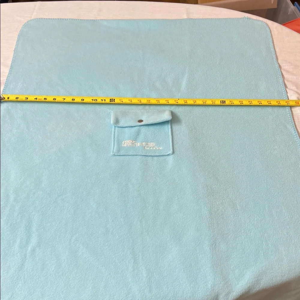 🌞 Spa Finder Soft Blue Pocket Throw   44” x 31” w/Snap Pocket Closure 6” x 6”